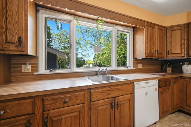 295 Jackson Street, New Suffolk, NY 11956