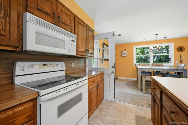 295 Jackson Street, New Suffolk, NY 11956