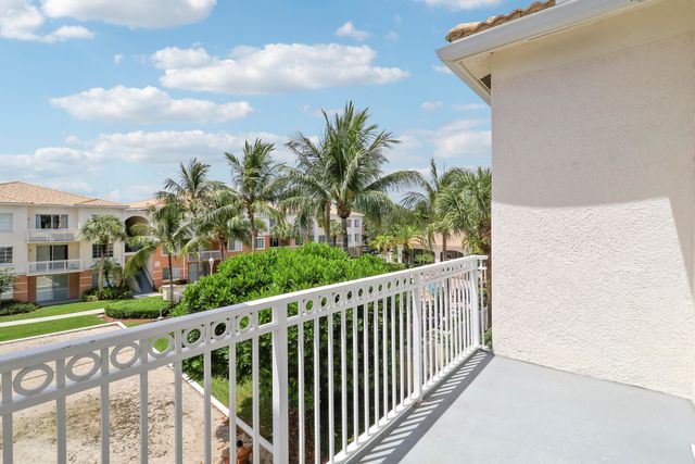 4302 Myrtlewood Circle E, Palm Beach Gardens, FL 33418