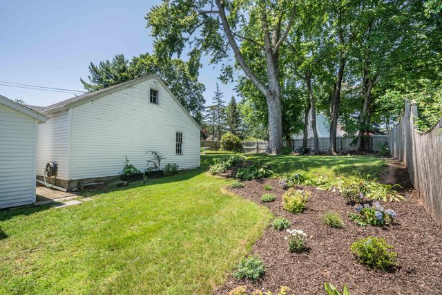 23 Maple Street, Simsbury, CT 06081