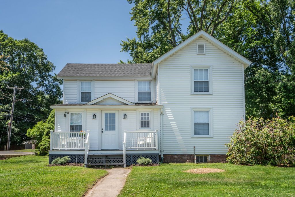 23 Maple Street, Simsbury, CT 06081