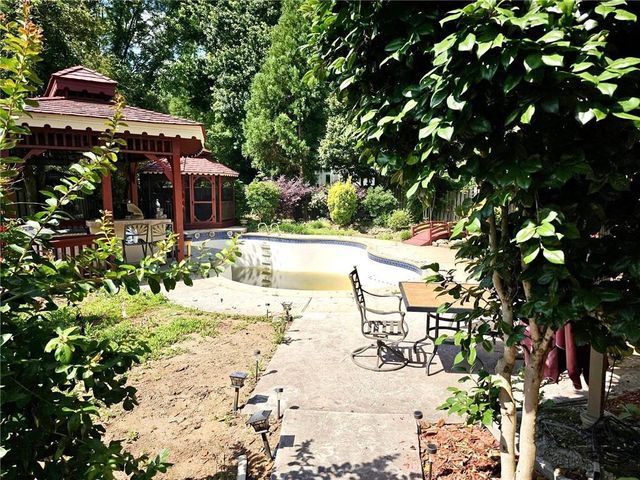 1244 Hickory Wood NE Drive, Woodstock, GA 30188