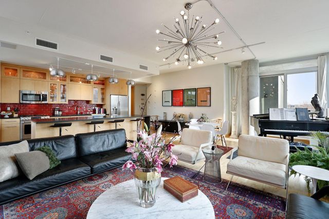 901 S 2nd Street 401, Minneapolis, MN 55415