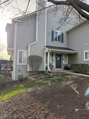 19 Windsor Circle B, South Elgin, IL 60177