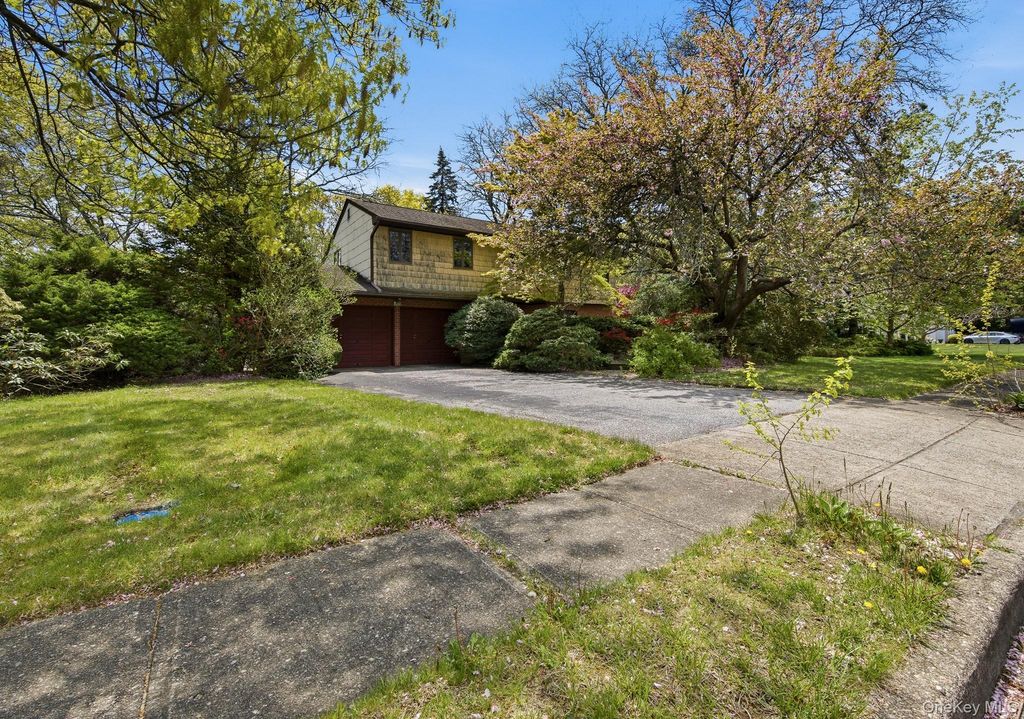 128 Tremper Street, Holbrook, NY 11741