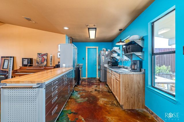 301 W Duncan Avenue, Mertzon, TX 76941