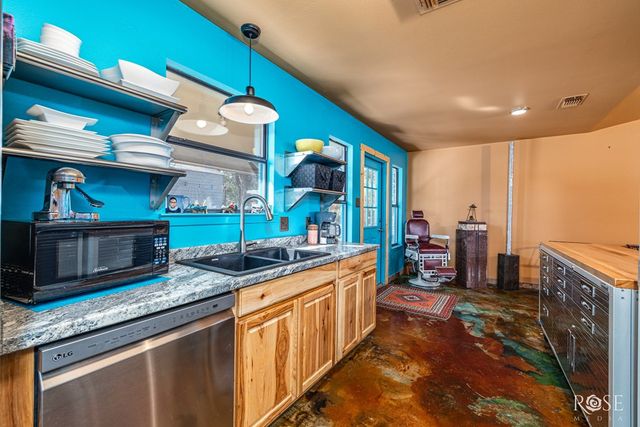 301 W Duncan Avenue, Mertzon, TX 76941