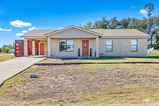 301 W Duncan Avenue, Mertzon, TX 76941