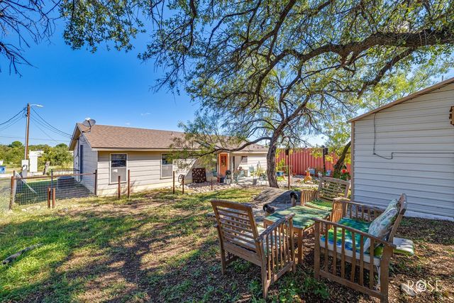 301 W Duncan Avenue, Mertzon, TX 76941