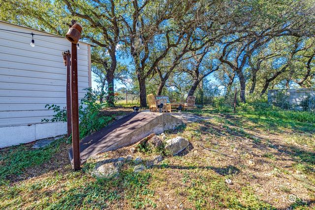 301 W Duncan Avenue, Mertzon, TX 76941