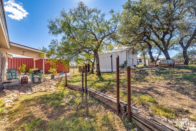 301 W Duncan Avenue, Mertzon, TX 76941
