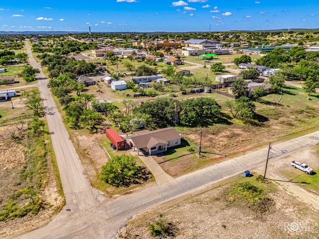 301 W Duncan Avenue, Mertzon, TX 76941