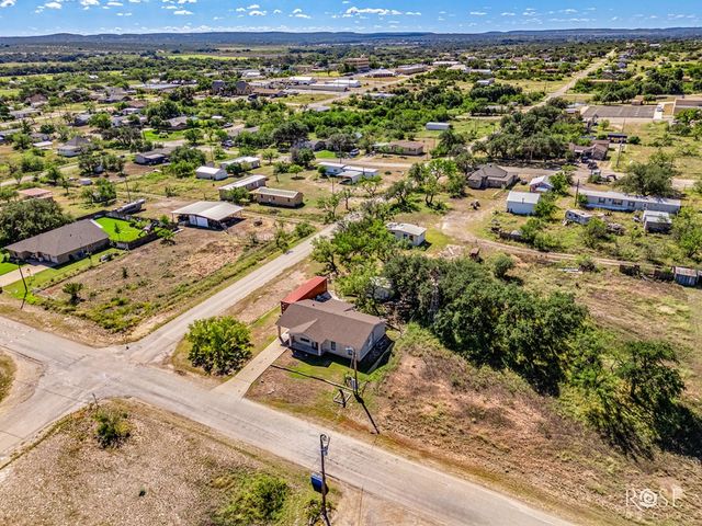 301 W Duncan Avenue, Mertzon, TX 76941