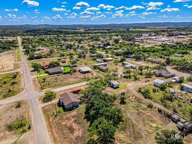 301 W Duncan Avenue, Mertzon, TX 76941