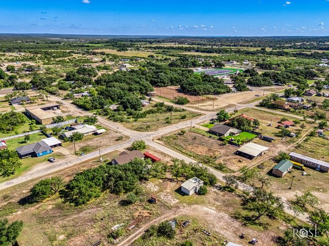 301 W Duncan Avenue, Mertzon, TX 76941