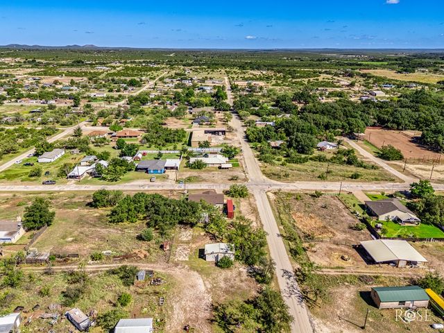 301 W Duncan Avenue, Mertzon, TX 76941