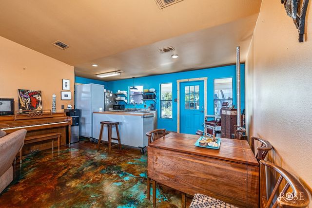 301 W Duncan Avenue, Mertzon, TX 76941