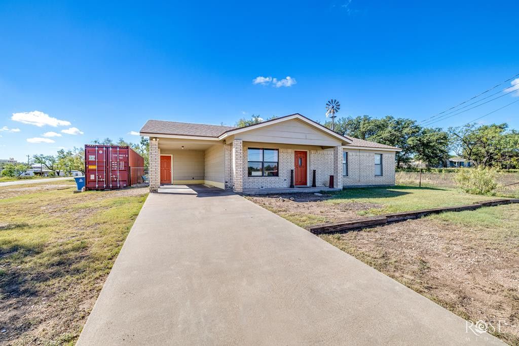 301 W Duncan Avenue, Mertzon, TX 76941