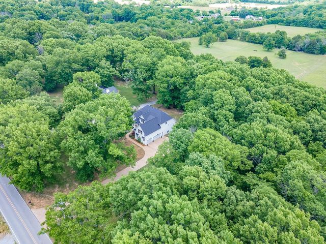 5111 SE Tater Peeler Rd, Lebanon, TN 37090