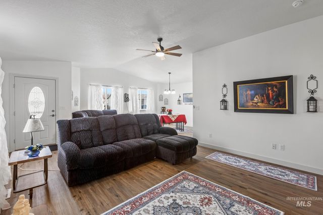 1100 Burnett Dr 245 A, Nampa, ID 83651