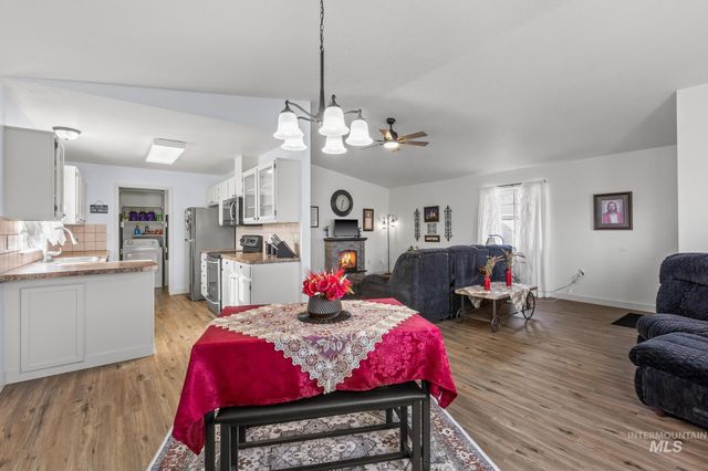1100 Burnett Dr 245 A, Nampa, ID 83651