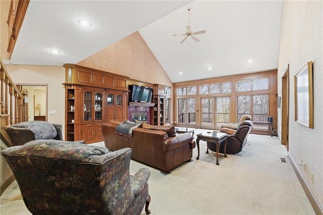 71 The Woodlands Drive, Gladstone, MO 64119