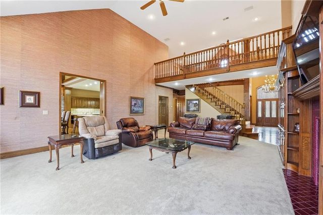 71 The Woodlands Drive, Gladstone, MO 64119