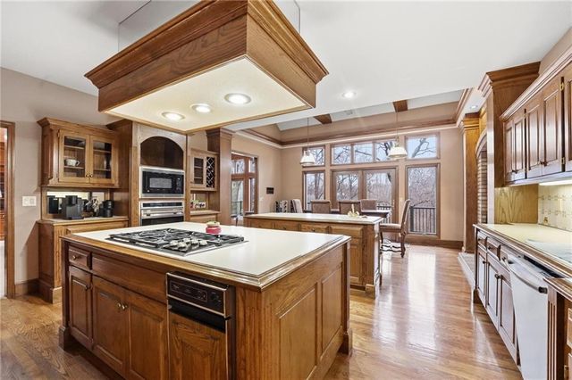 71 The Woodlands Drive, Gladstone, MO 64119