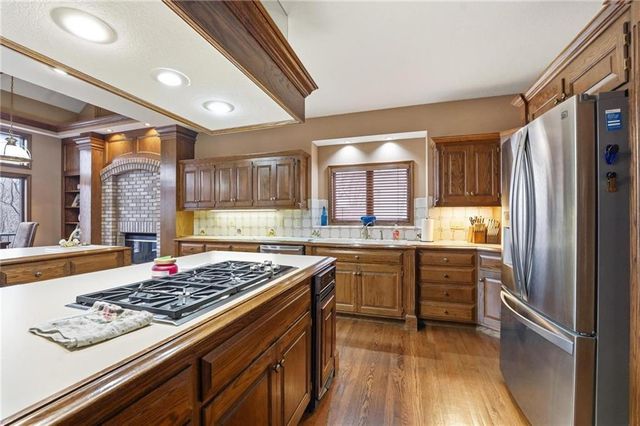 71 The Woodlands Drive, Gladstone, MO 64119