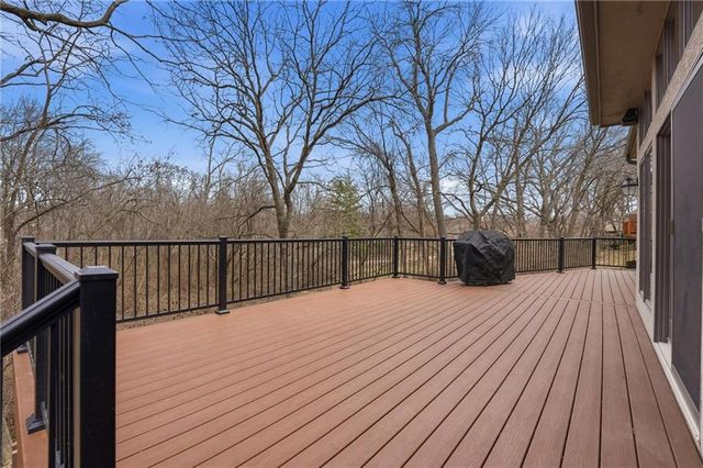 71 The Woodlands Drive, Gladstone, MO 64119