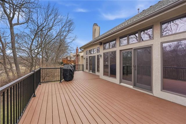 71 The Woodlands Drive, Gladstone, MO 64119