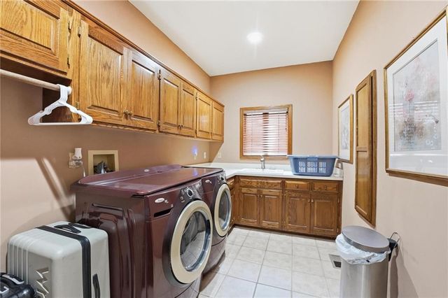71 The Woodlands Drive, Gladstone, MO 64119