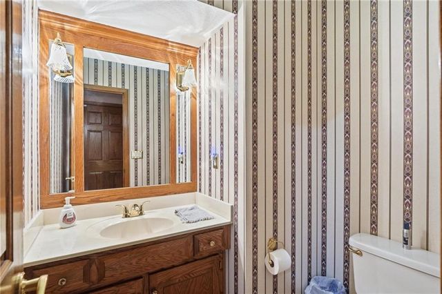 71 The Woodlands Drive, Gladstone, MO 64119