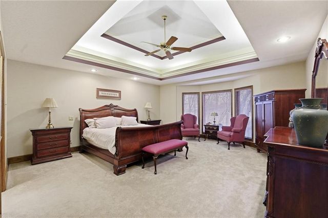 71 The Woodlands Drive, Gladstone, MO 64119