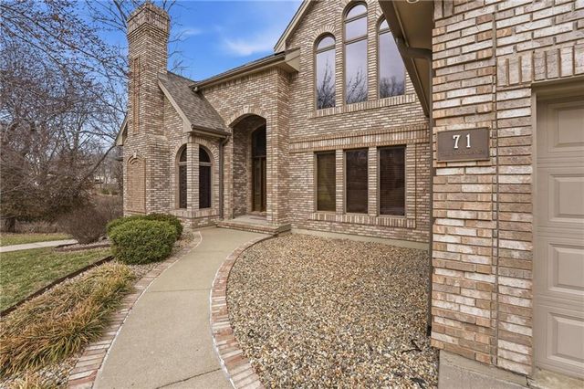 71 The Woodlands Drive, Gladstone, MO 64119