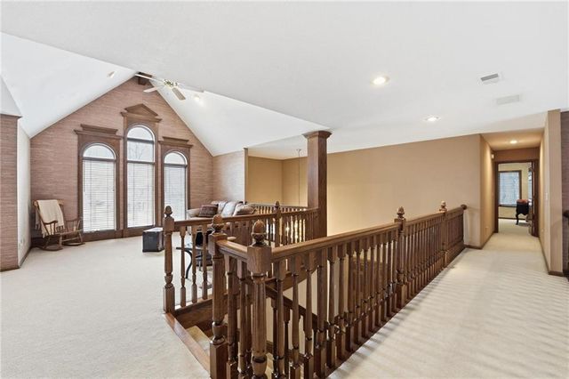 71 The Woodlands Drive, Gladstone, MO 64119