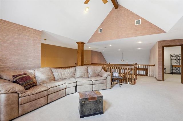 71 The Woodlands Drive, Gladstone, MO 64119