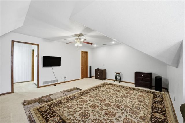 71 The Woodlands Drive, Gladstone, MO 64119