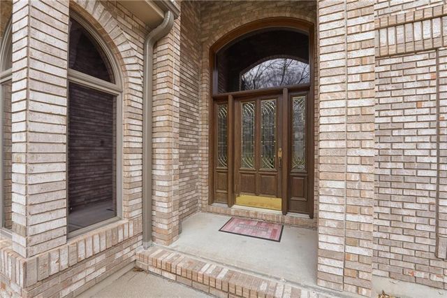71 The Woodlands Drive, Gladstone, MO 64119
