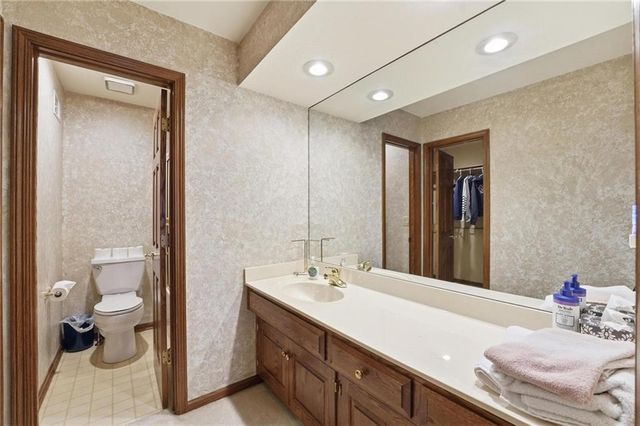 71 The Woodlands Drive, Gladstone, MO 64119