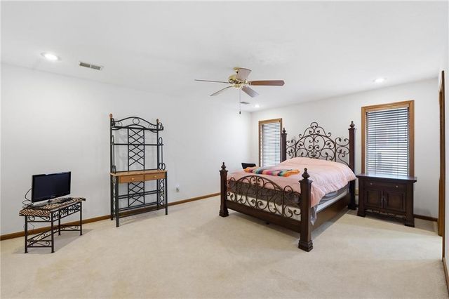 71 The Woodlands Drive, Gladstone, MO 64119