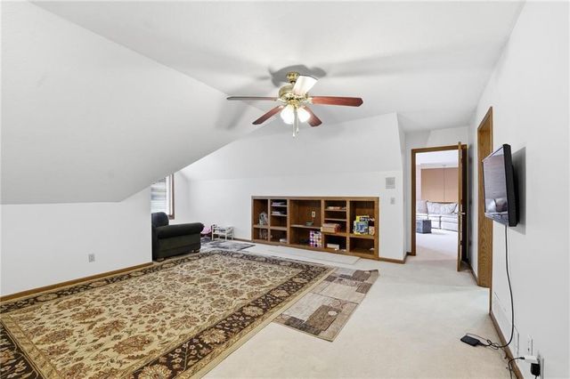 71 The Woodlands Drive, Gladstone, MO 64119