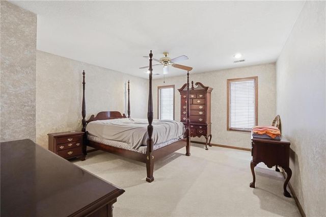 71 The Woodlands Drive, Gladstone, MO 64119