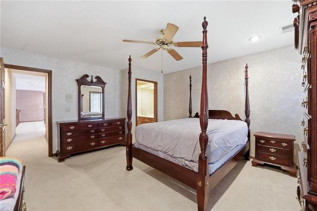 71 The Woodlands Drive, Gladstone, MO 64119
