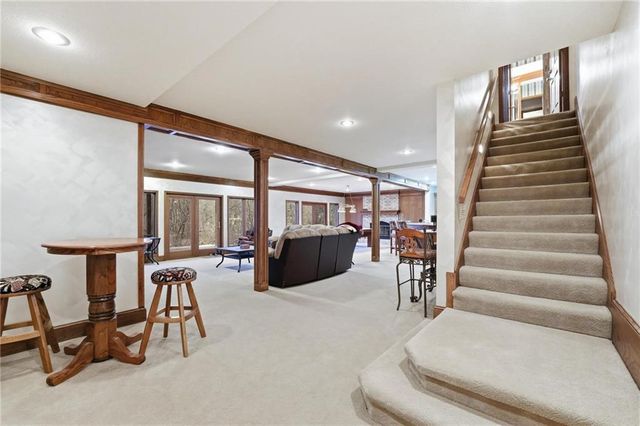 71 The Woodlands Drive, Gladstone, MO 64119