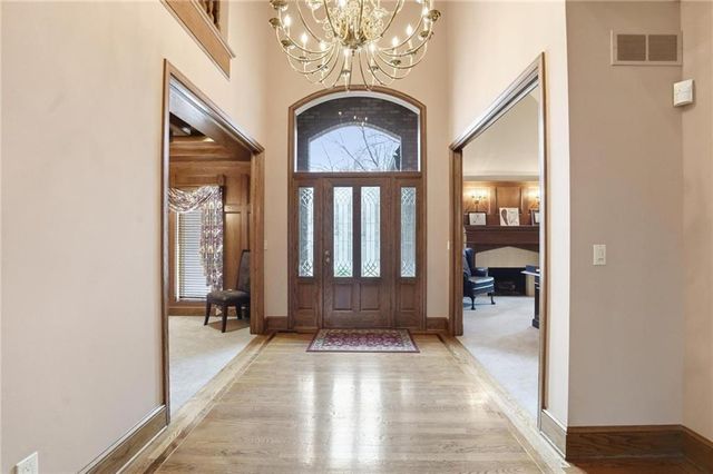 71 The Woodlands Drive, Gladstone, MO 64119