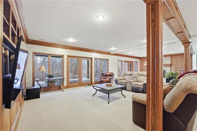 71 The Woodlands Drive, Gladstone, MO 64119