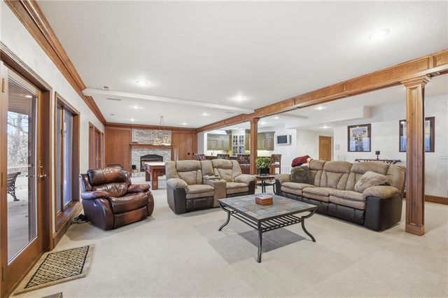 71 The Woodlands Drive, Gladstone, MO 64119