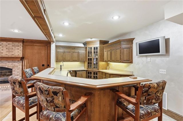 71 The Woodlands Drive, Gladstone, MO 64119