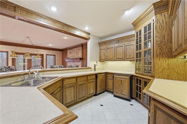 71 The Woodlands Drive, Gladstone, MO 64119